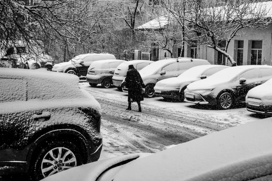 Best time to buy a used car in Canada — seasonal pricing chart showing peak and trough months